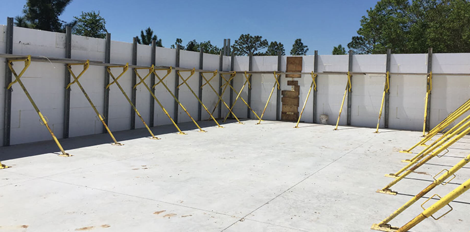 Panel setting and bracing